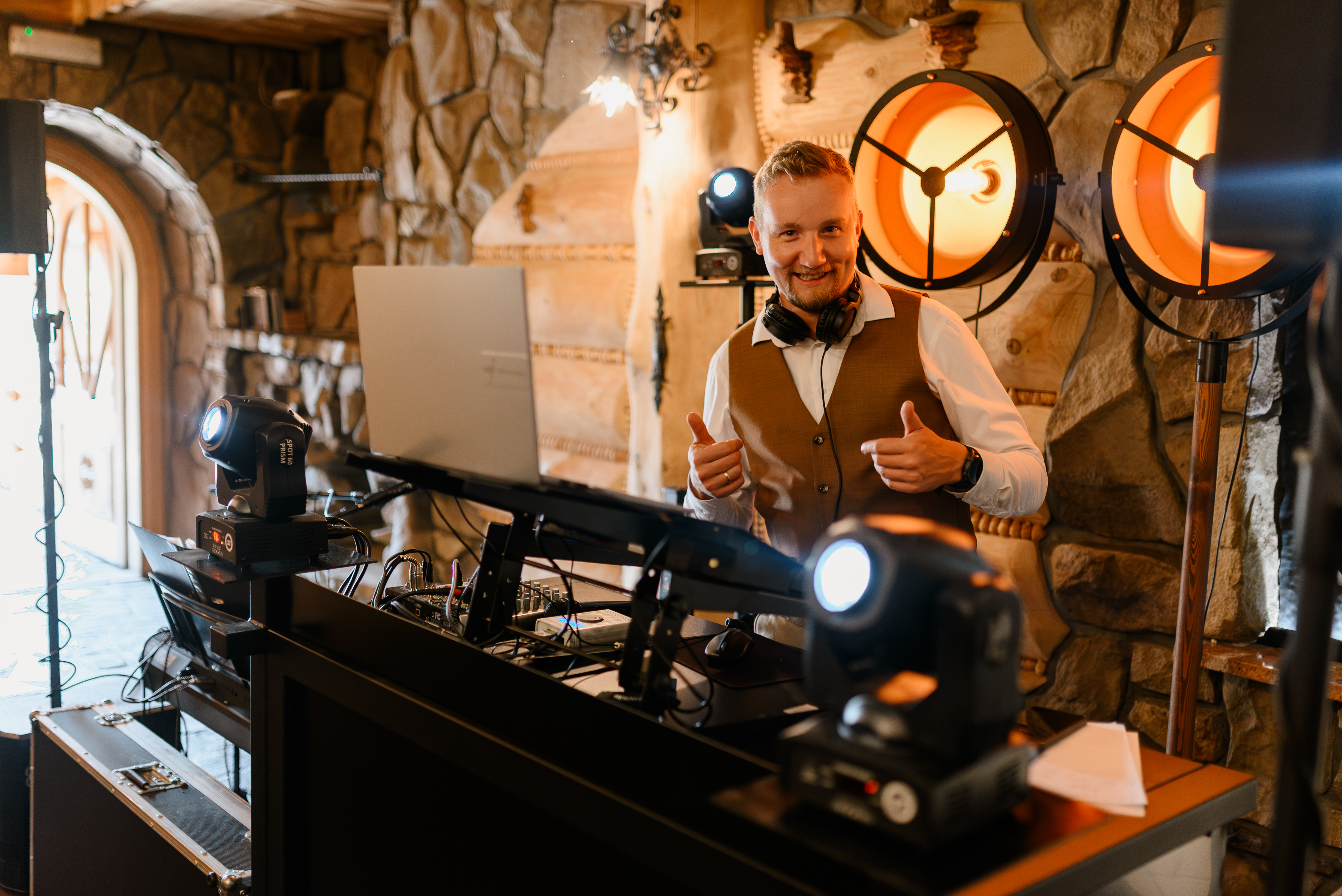 Oświetlenie sceniczne DJ Akord